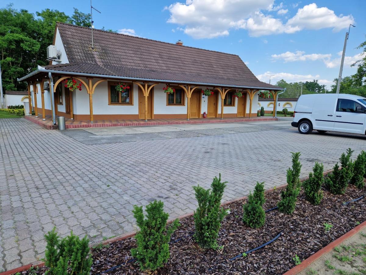 Csalanosi Vendeghaz Hotel Kecskemét Exterior photo