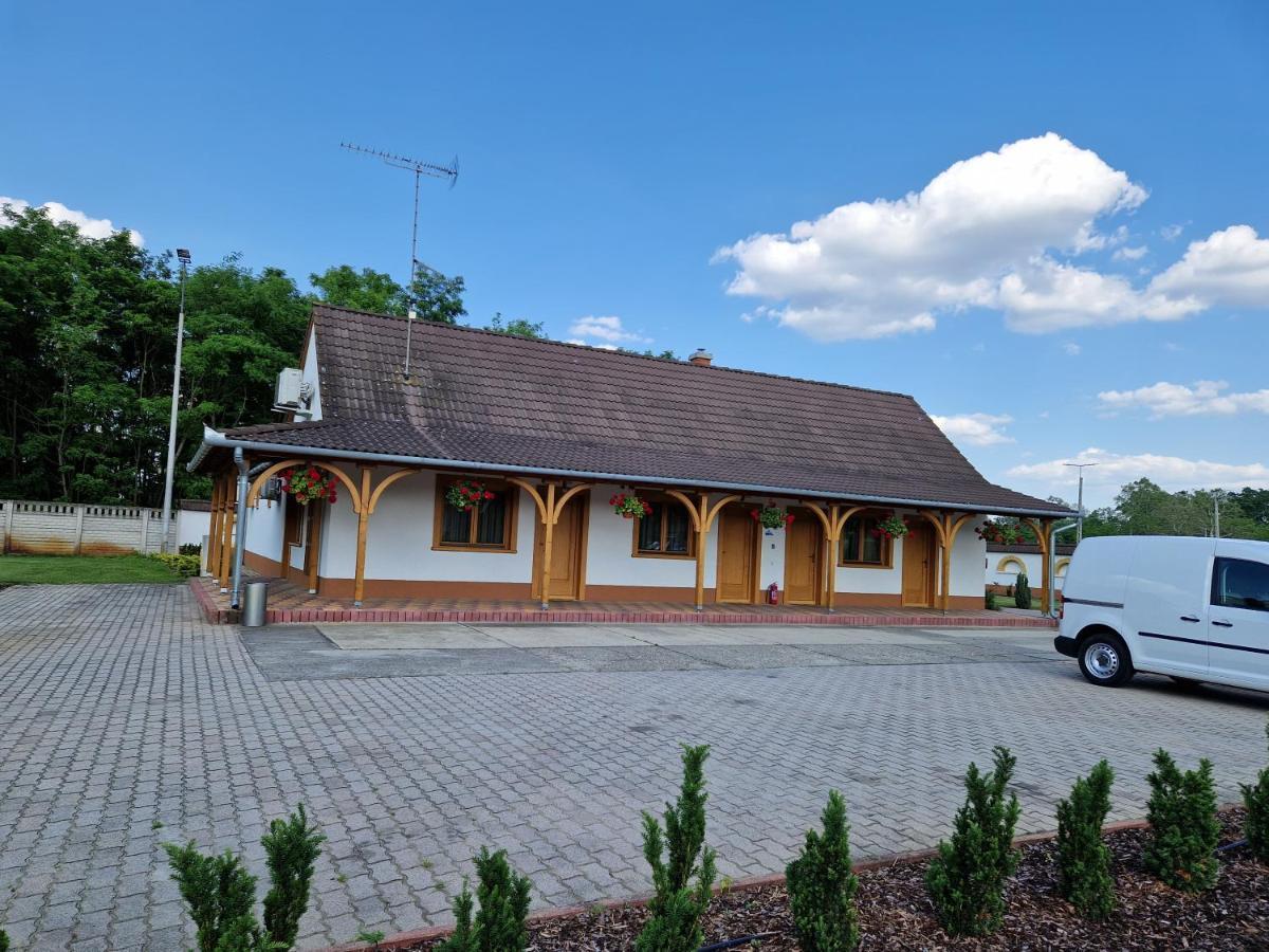 Csalanosi Vendeghaz Hotel Kecskemét Exterior photo